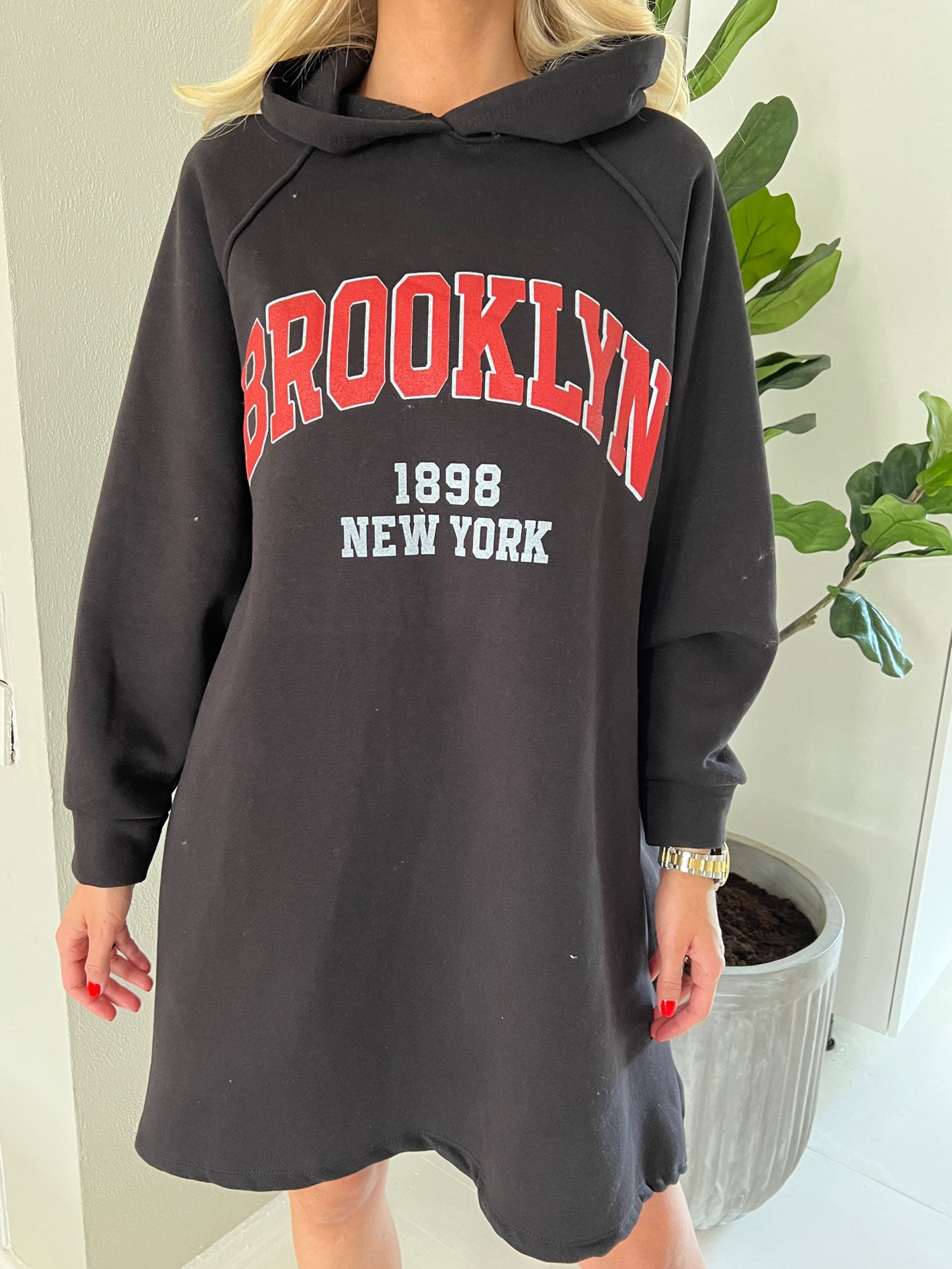 Adrianna - Hoodie klänning med text framtill